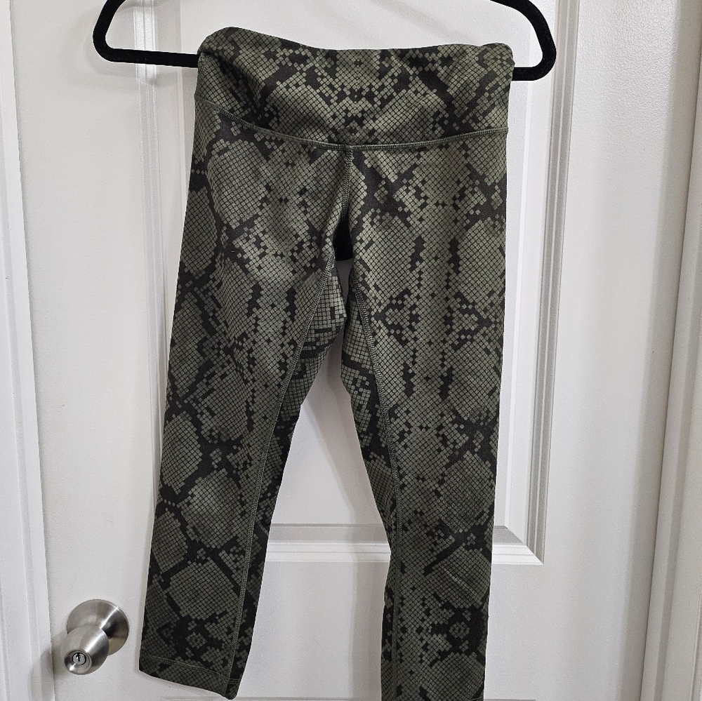 Lululemon crop leggings